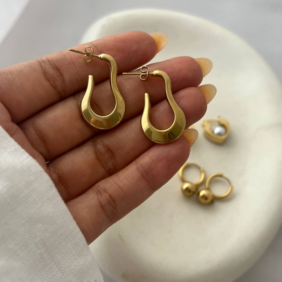 گوشواره استیل زنانه طرح مینیمال طلایی تنوع طرح رنگ ثابت و ضد حساسیت کد tj (پس کرایه)