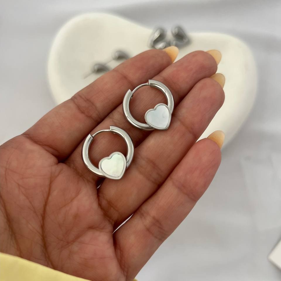 گوشواره استیل زنانه طرح قلب حلقه ای رنگ ثابت و ضد حساسیت کد tj (پس کرایه)