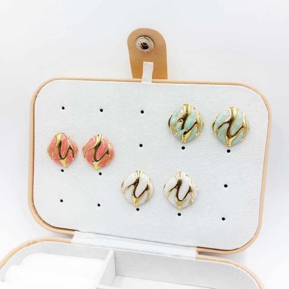 گوشواره میناکاری زنانه طرح دایره وسط پروانه تنوع طرح رنگبندی رنگ ثابت کد mp (پس کرایه)