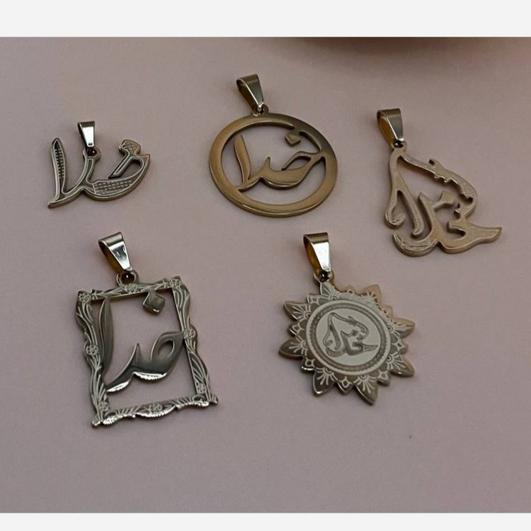 گردنبند و آویز پلاک استیل خدا و الله در تنوع طرح رنگ کاملا ثابت کد ki (پس کرایه)
