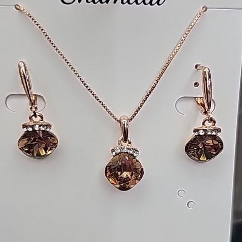نیم ست گردنبند و گوشواره طرح جواهری طرح قلب طلایی نگین سوارفسکی تنوع طرح رنگ ثابت کد vn (پس کرایه)