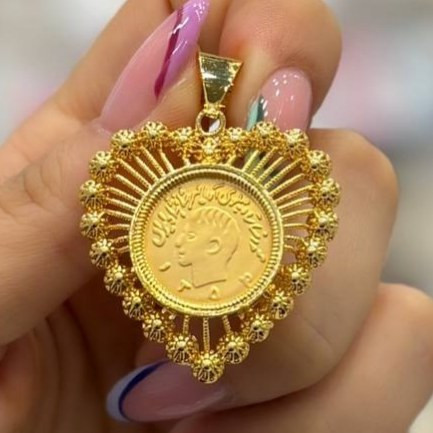گردنبند و آویز پلاک مشابه طلا زنانه طرح شاه پهلوی قلبی رنگ ثابت کد gy (پس کرایه)