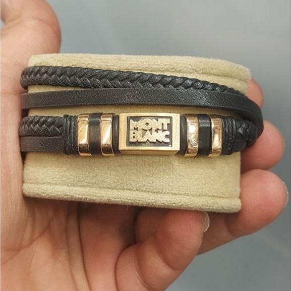 دستبند چرمی قفل و پلاک استیل مردانه طرح گوچی Gucci کیفیت چرم عالی در تنوع طرح رنگ ثابت کد bn (پس کرایه)
