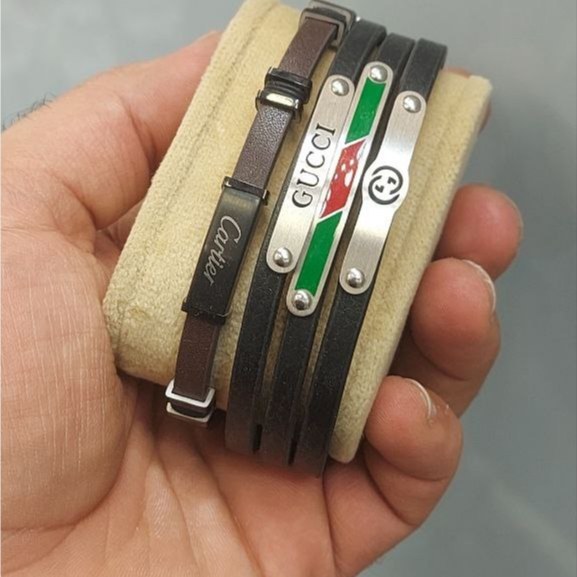 دستبند چرمی قفل و پلاک استیل مردانه طرح گوچی Gucci کیفیت چرم عالی تنوع طرح رنگ ثابت کد bn (پس کرایه)