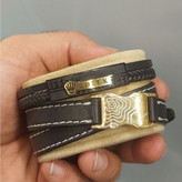 دستبند چرمی قفل و پلاک استیل مردانه طرح گوچی Gucci کیفیت چرم عالی تنوع طرح رنگ ثابت کد bn (پس کرایه)
