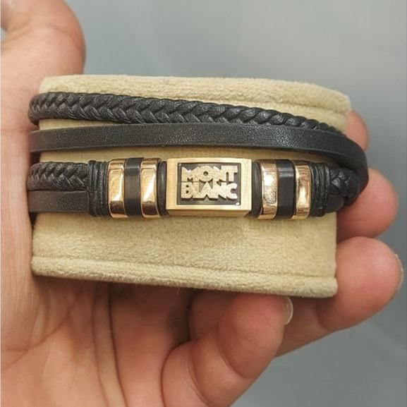 دستبند چرمی قفل و پلاک استیل مردانه طرح رولکس Rolex کیفیت چرم عالی تنوع طرح رنگ ثابت کد bn (پس کرایه)