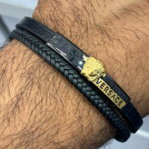 دستبند چرمی قفل و پلاک استیل مردانه ورساچه Versace کیفیت چرم عالی تنوع طرح رنگ ثابت کدbn (پس کرایه)