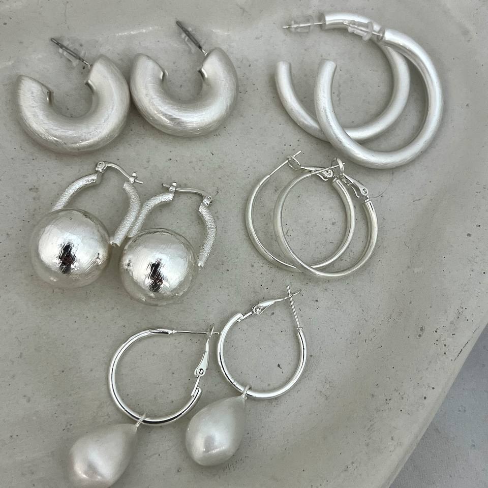گوشواره آبکاری نقره در تنوع طرح رنگ ثابت کد tj (پس کرایه)