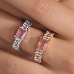انگشتر طرح جواهری زنانه طرح نگین باگت فری سایز Free size تنوع طرح رنگ ثابت کد mp (پس کرایه)