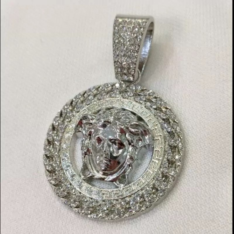 گردنبند و آویز پلاک فول نگین طرح ورساچه Versace رنگ ثابت کد vn (پس کرایه)