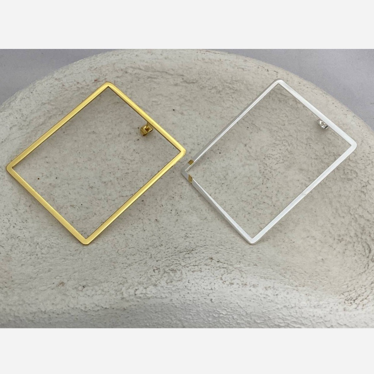 گوشواره استیل زنانه طرح مستطیل خطی رنگ ثابت کد tj (پس کرایه)