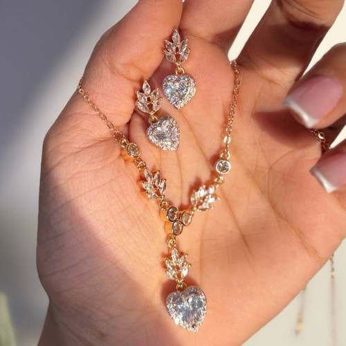 نیم ست گردنبند و گوشواره طرح جواهری طرح قلب نگین رنگ ثابت کد sm (پس کرایه)