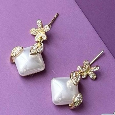 گوشواره طرح جواهری زنانه طرح مربع گل و برگ نگین رنگ ثابت کد sm (پس کرایه)