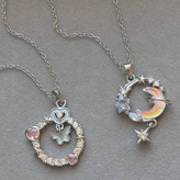 گردنبند و آویز پلاک طرح ماه و پروانه نگین تنوع طرح رنگ ثابت کد sm (پس کرایه)