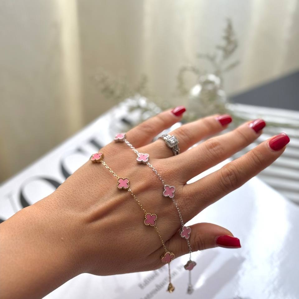 دستبند استیل زنانه طرح گل ونکلیف Vancleef نگین رنگی رنگ ثابت کد sm (پس کرایه)