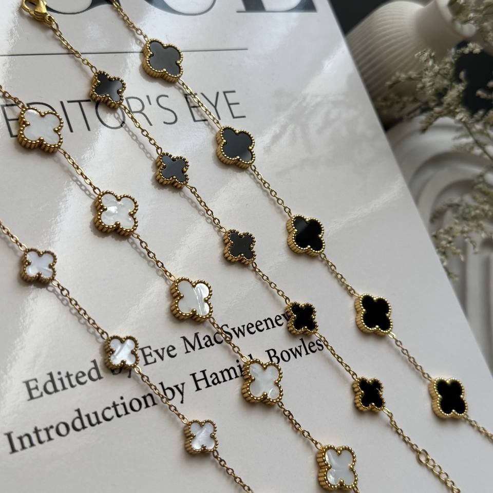 دستبند استیل زنانه طرح گل ونکلیف Vancleef رنگی تنوع رنگ رنگ ثابت کد sm (پس کرایه)