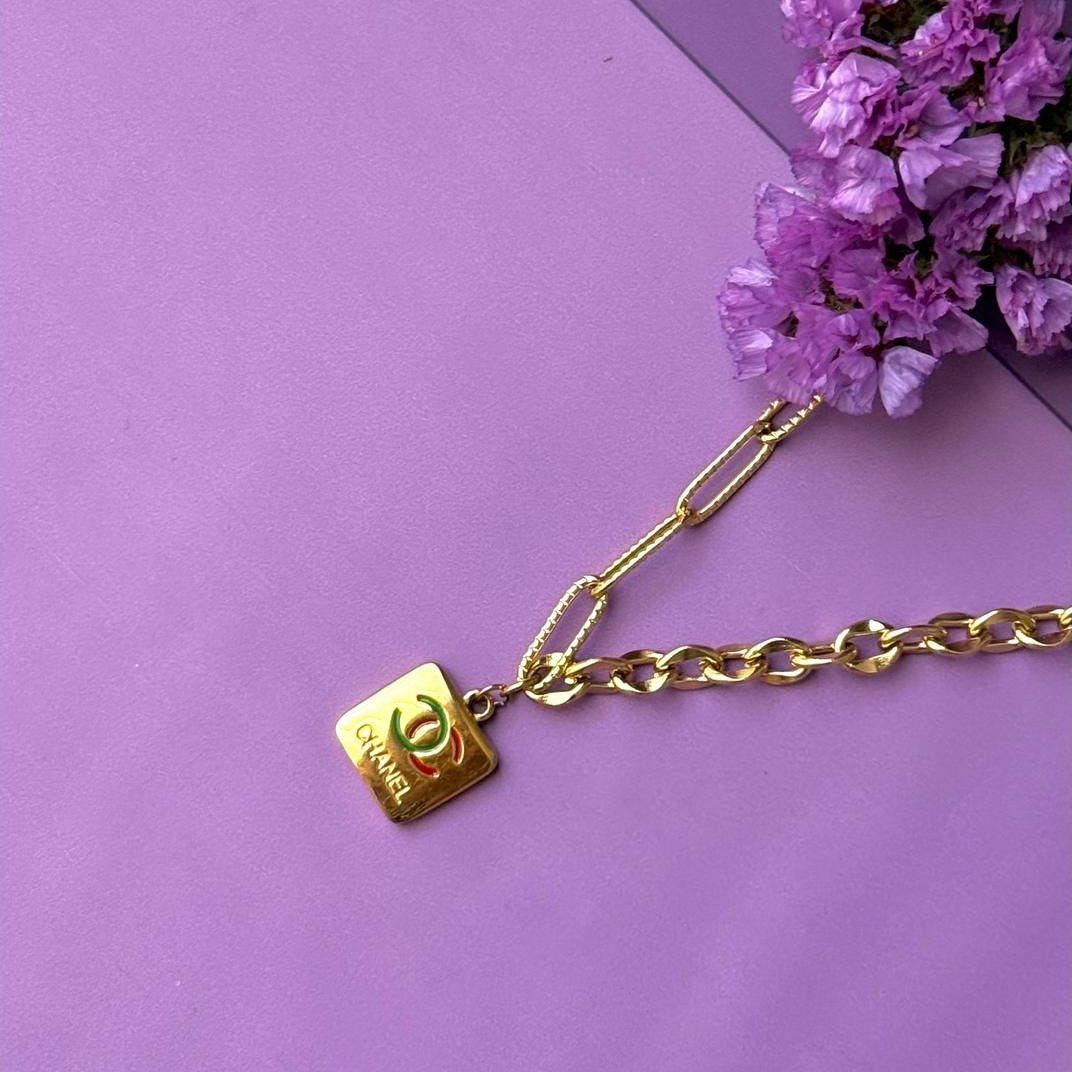 گردنبند و آویز پلاک طرح چنل CHANEL تنوع طرح رنگ ثابت کد sm