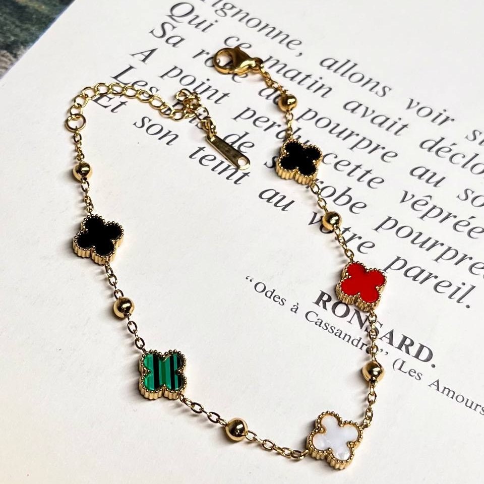 دستبند استیل زنانه طرح گل ونکلیف Vancleef سبز و قرمز رنگ ثابت کد tk