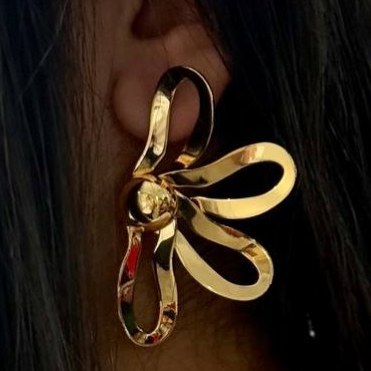 گوشواره آبکاری نقره زنانه طرح مینیمال گل نیمه رنگ ثابت کد sm