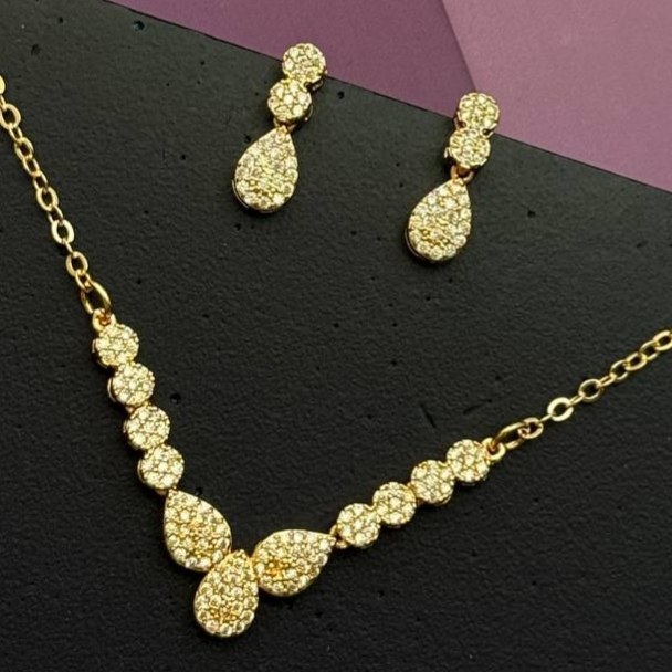 نیم ست گردنبند و گوشواره طرح جواهری زنانه طرح هفتی گل نگین آویز تنوع طرح رنگ ثابت کد sm
