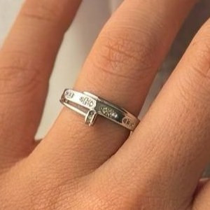 ست دستبند و انگشتر طرح جواهری زنانه طرح میخ نگین رنگ ثابت کد sm