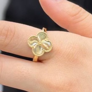 ست انگشتر و دستبند بنگل طرح طلا زنانه طرح گل ونکلیف vancleef رنگ ثابت کد gy