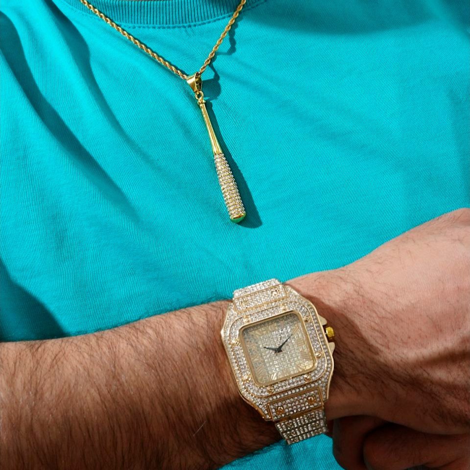 ست ساعت مچی فول نگین کاری و پلاک طرح ورساچ versace نگین کاری شده رنگ ثابت کد mp