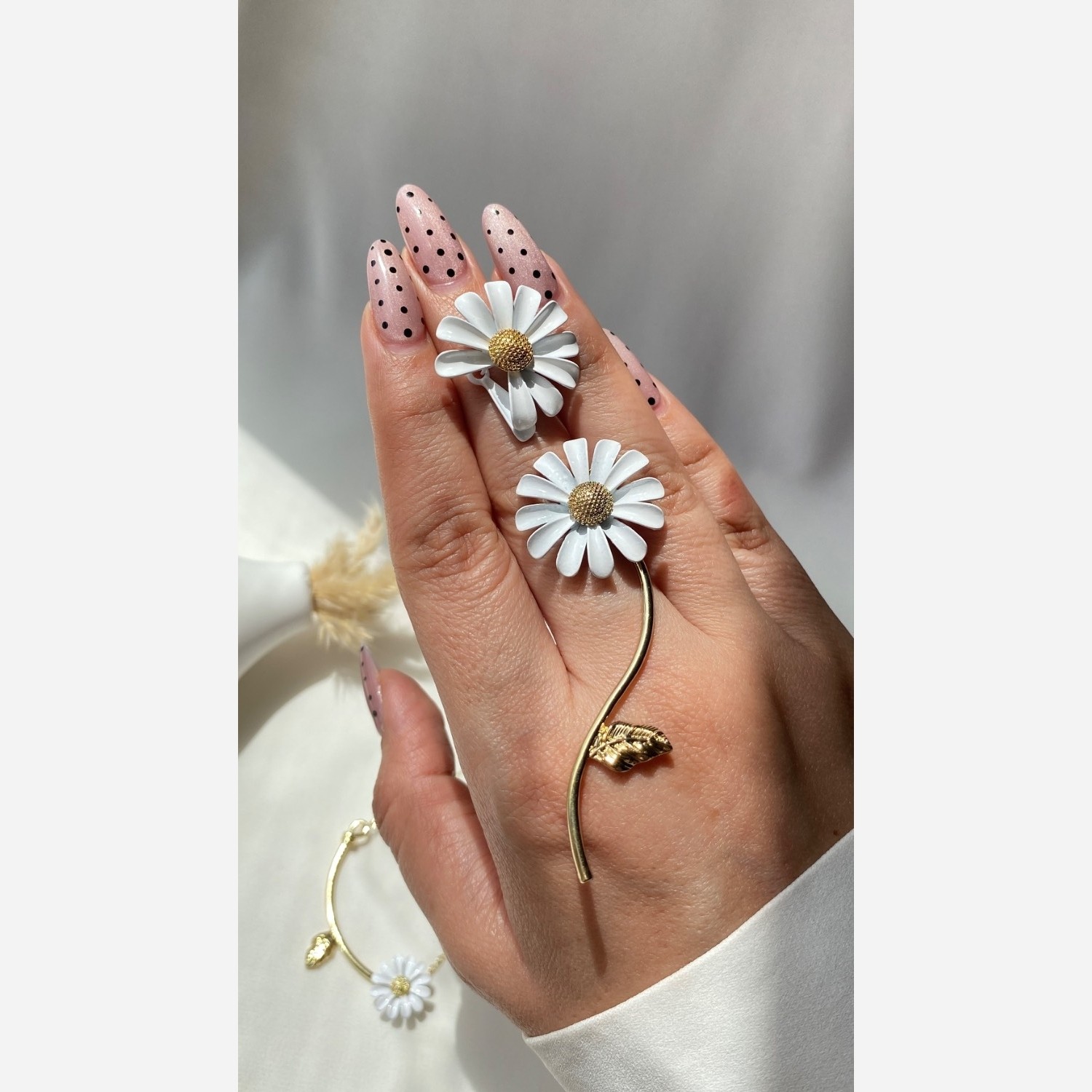 سرویس زنانه مدل گل بابونه رنگ ثابت ضد حساسیت