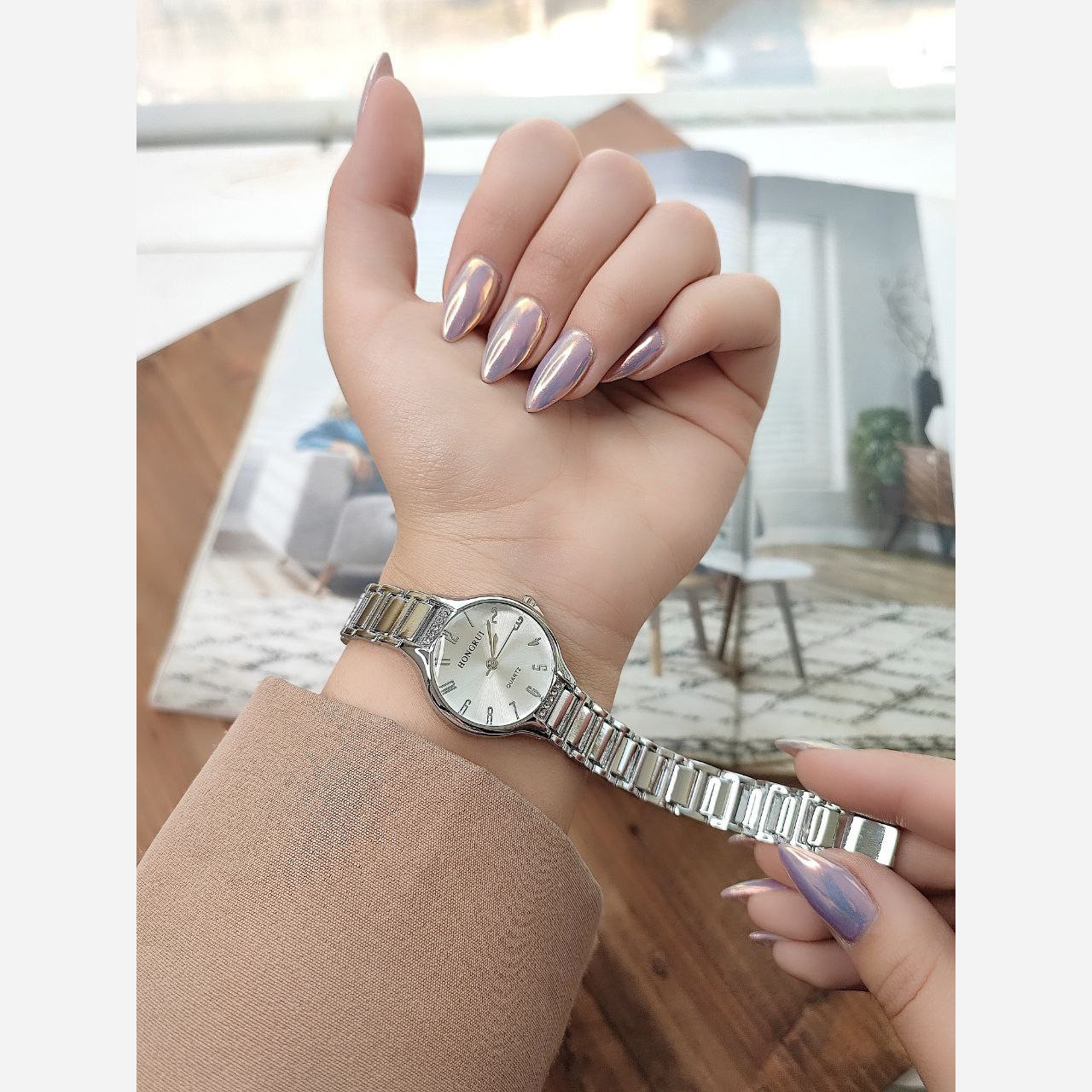 ساعت دخترانه و زنانه مارکHUNGRUI صفحه گرد و مستطیل دور نگین و ساده