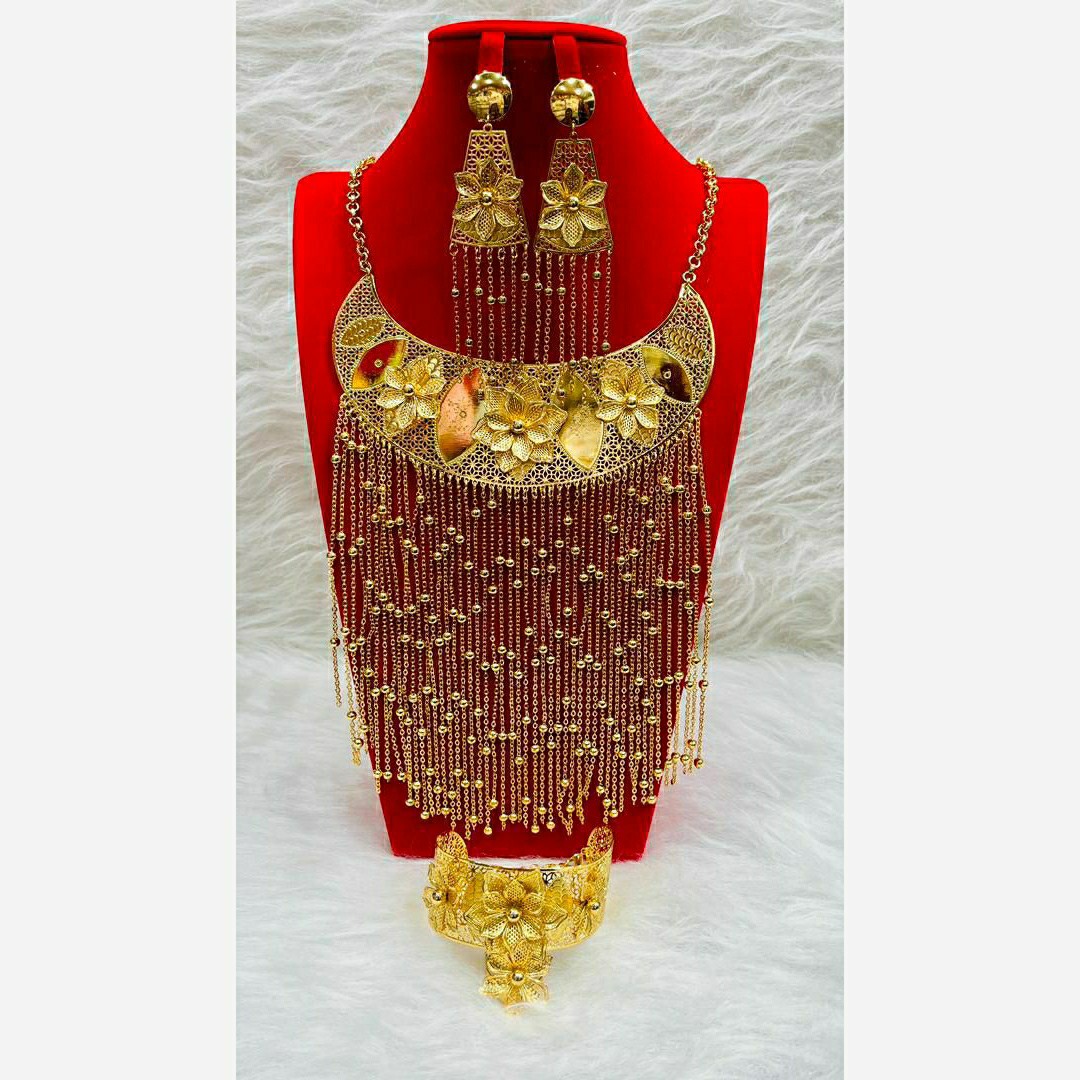سرویس طرح طلا سرویس رنگ ثابت سرویس زنانه سینه ریز سرویس آبکاری طلا سینه ریز طرح طلا