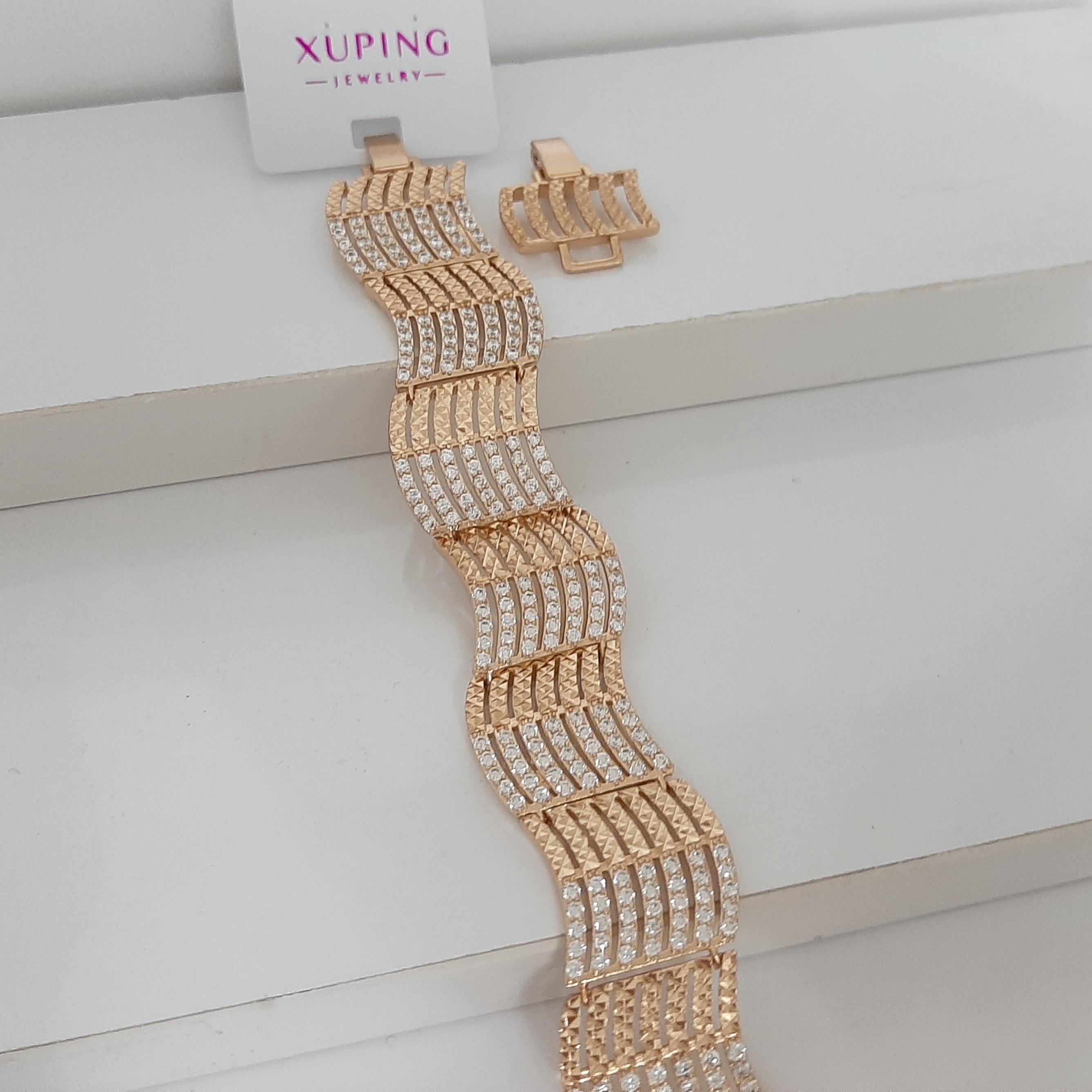 دستبند ژوپینگ لاکچری کاملا رنگ ثابت با طلا مونمیزنه و مناسب استفاده مدام ورق بزنید و توضیحات رو بخونید لطفا