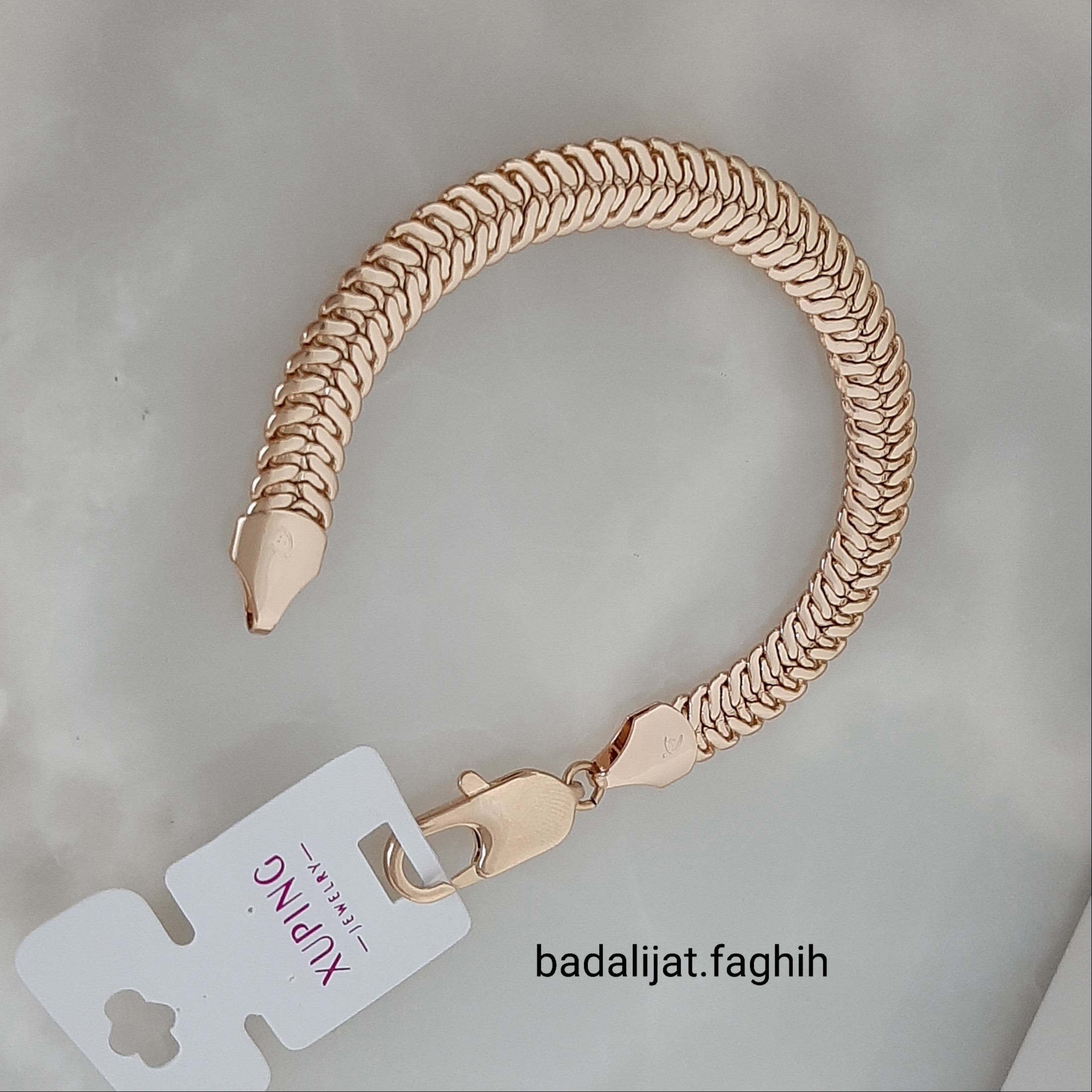 دستبند ژوپینگ رنگ ثابت طرح ماری با آبکاری طلا و مناسب استفاده مدام ورق بزنید لطفا