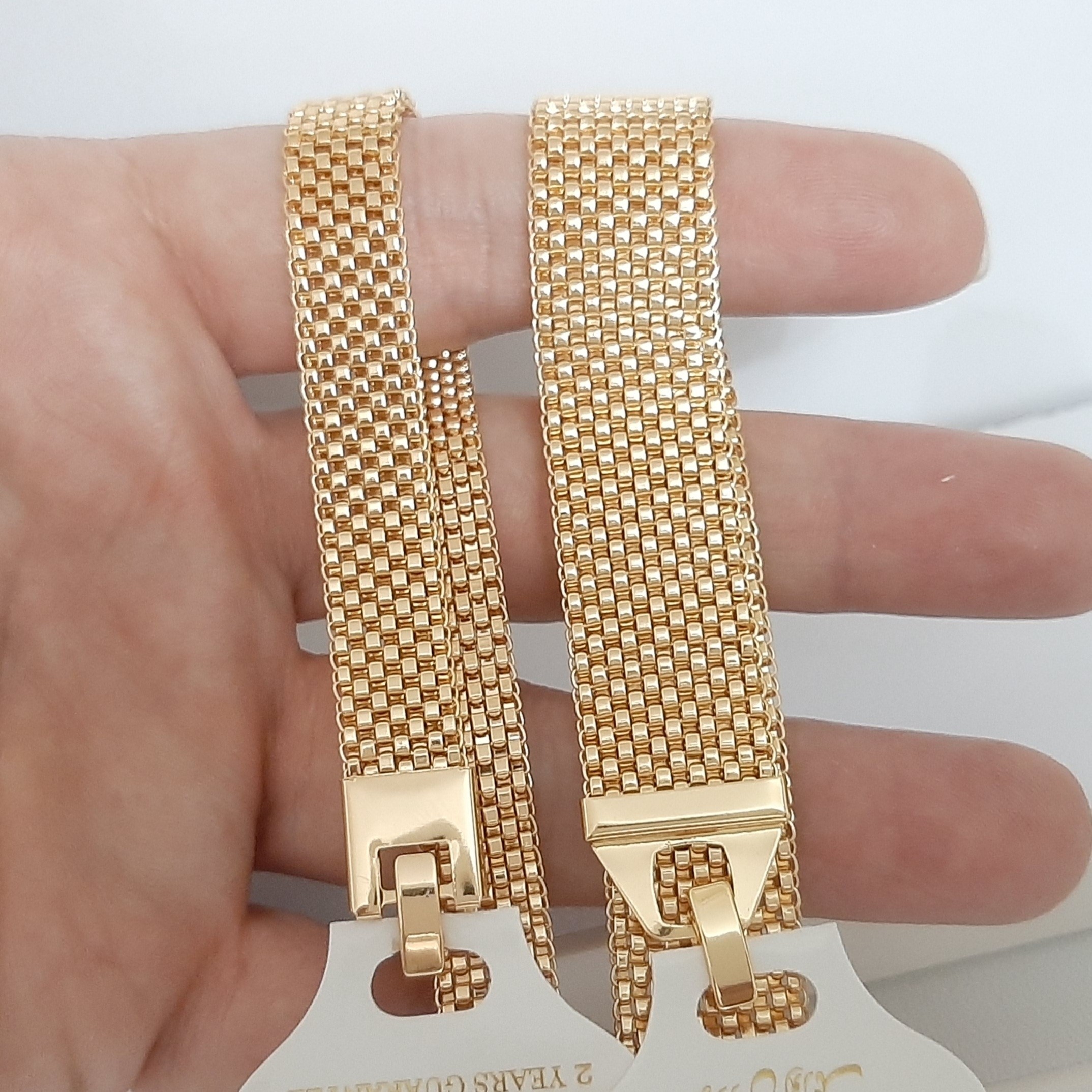 دستبند رنگ ثابت حصیری با طلا مونمیزنه قیمت پهن 1/380 تومنه ورق بزنید و توضیحات رو بخونید لطفا