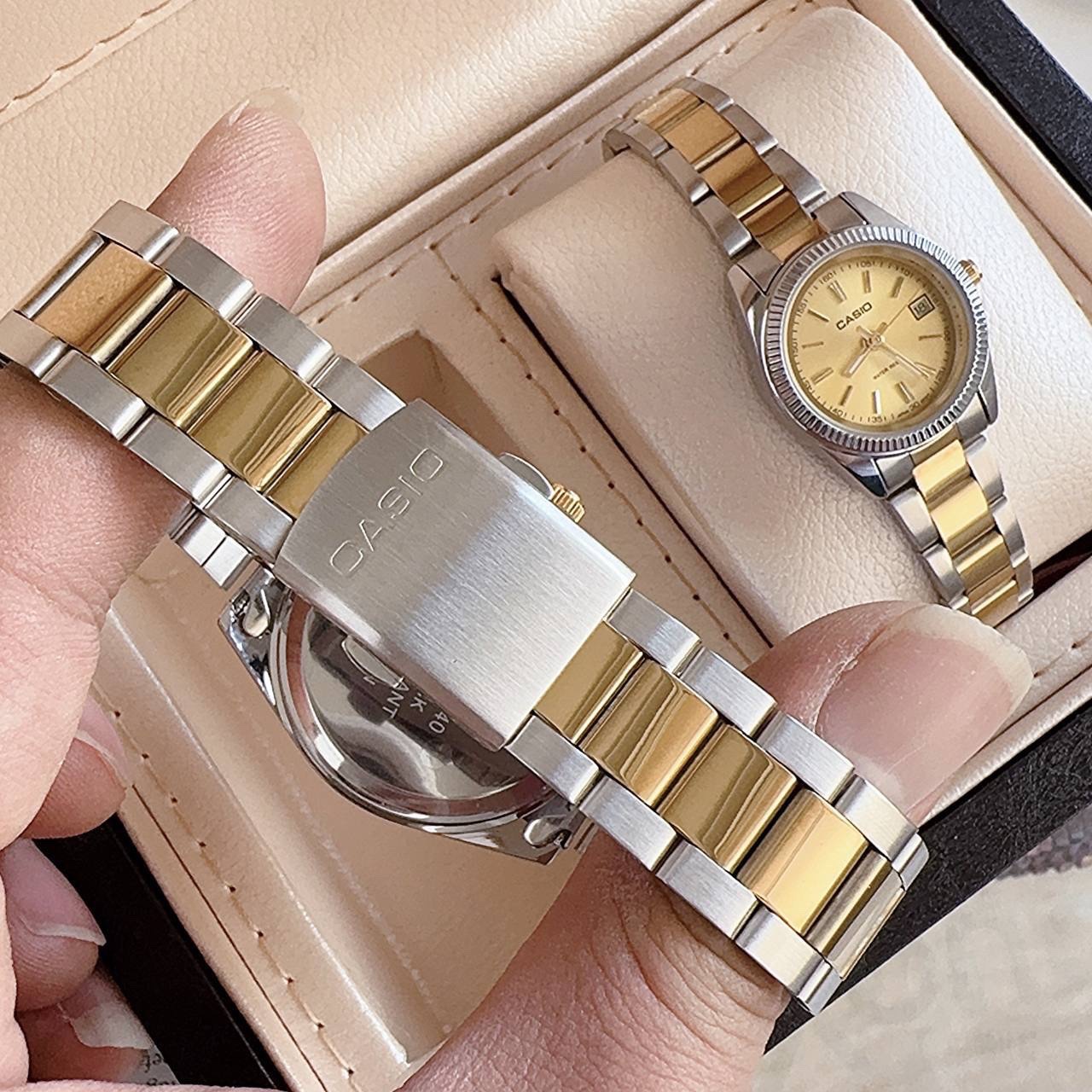 ست ساعت مچی زنانه و مردانه قیمت ست کاسیو استیل تاریخدار موتور ژاپن مارک معروف CASIO نمونه درجه یک ارسال رایگان