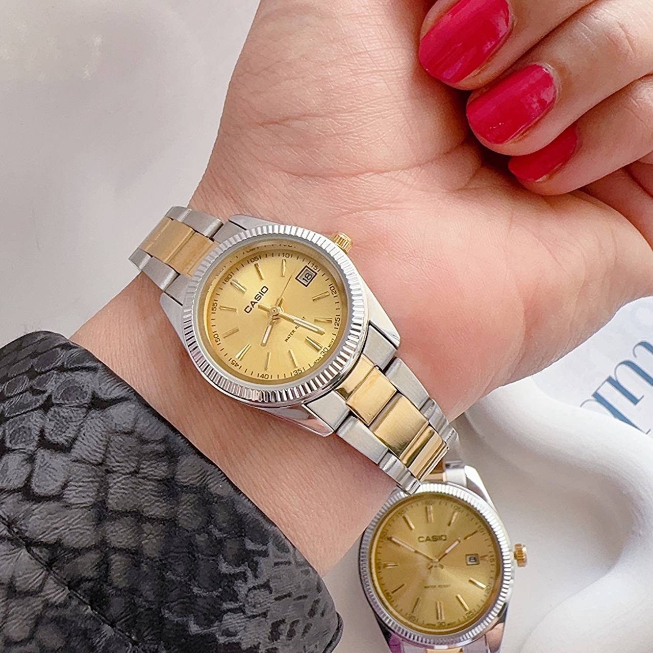 ساعت مچی زنانه و مردانه تک کاسیو استیل تاریخدار حک موتور ژاپن مارک معروف CASIO نمونه درجه یک ارسال رایگان