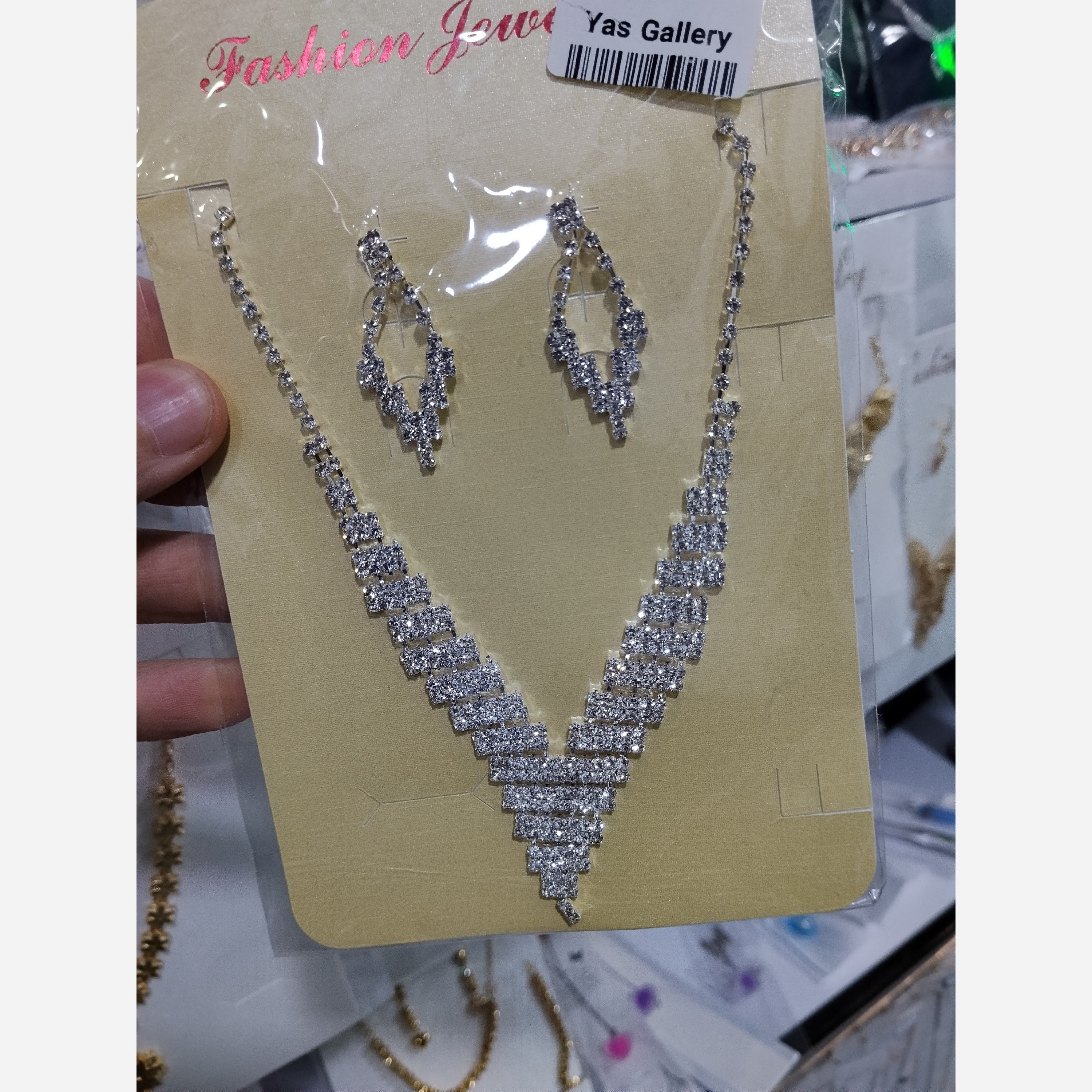 سرویس زنانه رنگ ثابت طرح طلا فول نگین طرح طلا نگیندار