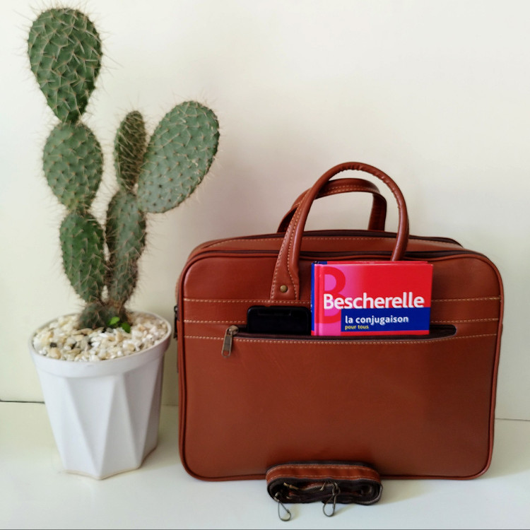 کیف اداری مردانه چرم مدل 1010 (دارای ضربه گیر لپ تاپ و بند دوشی)