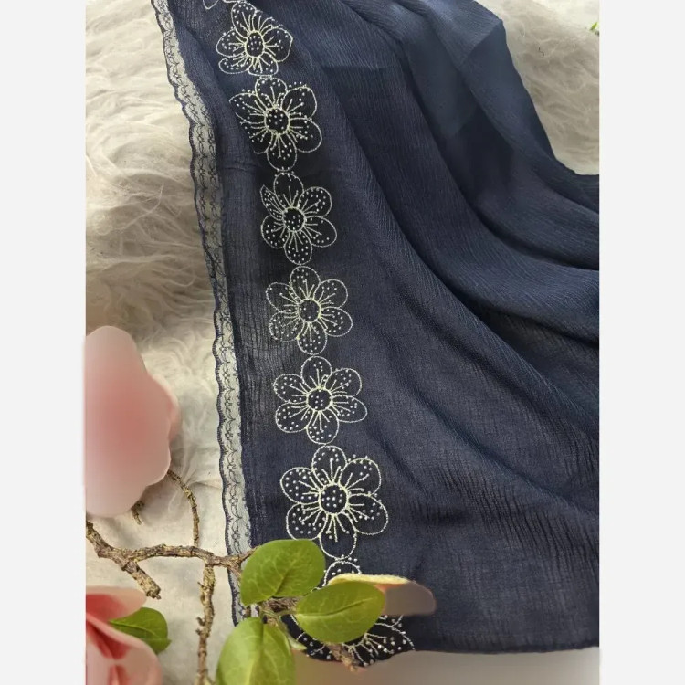 شال مجلسی گلدوزی و دانتل دوزی شده مدل گلاب جنس کریشه پلاس ابعاد 180 در 62 سانتیمتر