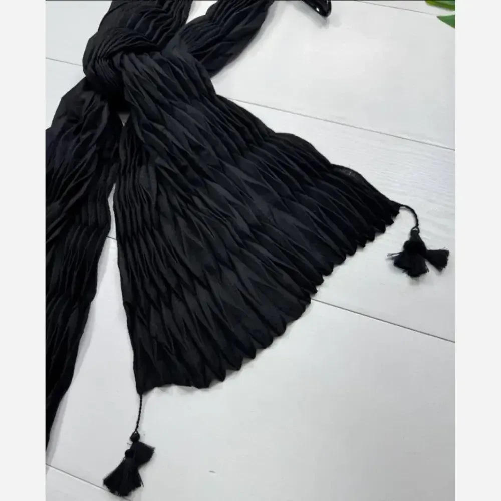 شال نخی سه بعدی مشکی سبک و خنک ابعاد 50 در 210 سانتیمتر