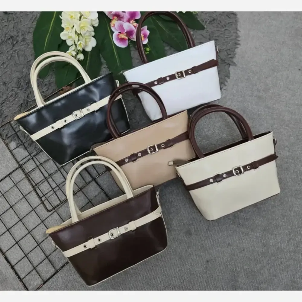 کیف چرمی زنانه اسما ابعاد 28 در 16 رنگ مشکی سفید کرم نسکافه ای