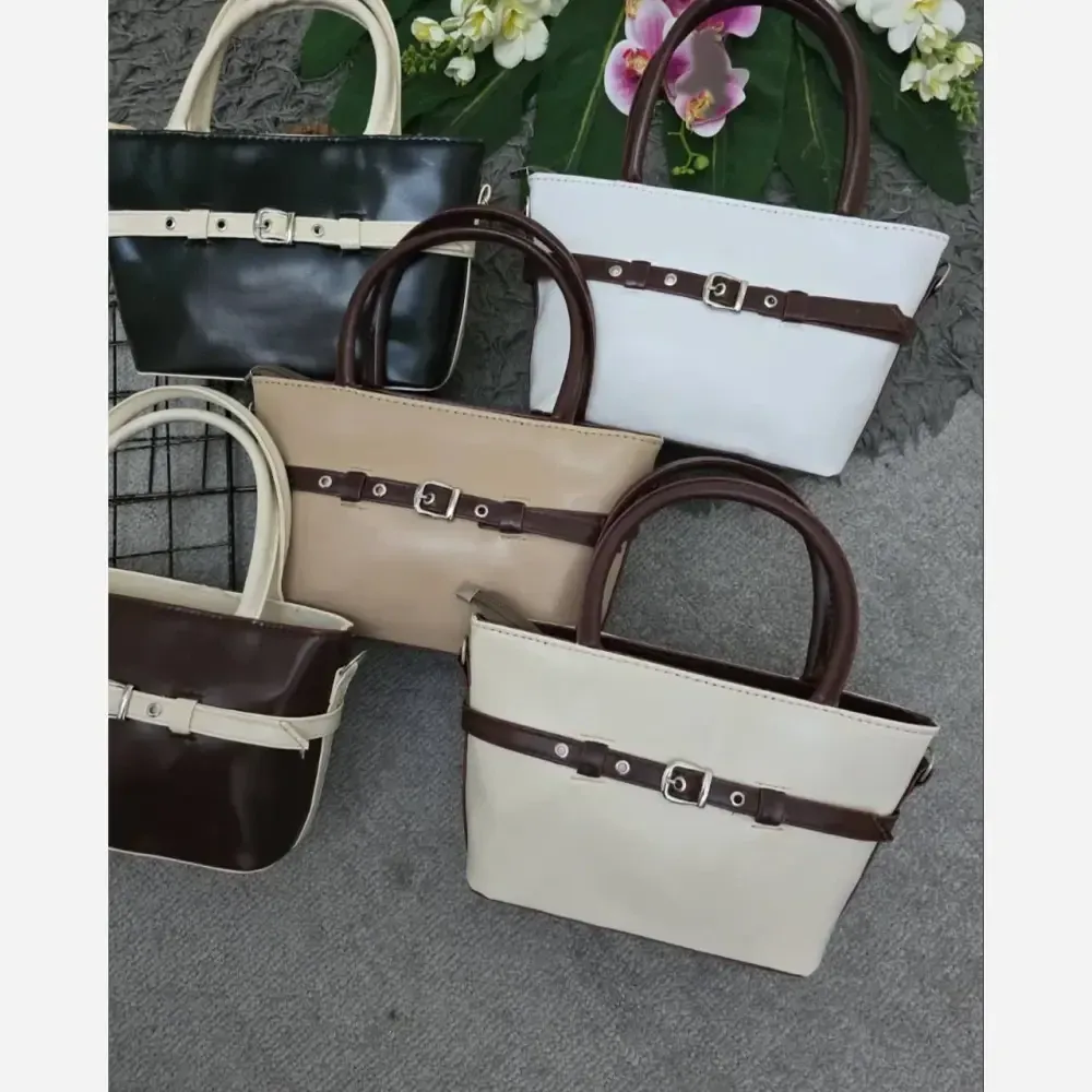 کیف چرمی زنانه اسما ابعاد 28 در 16 رنگ مشکی سفید کرم نسکافه ای