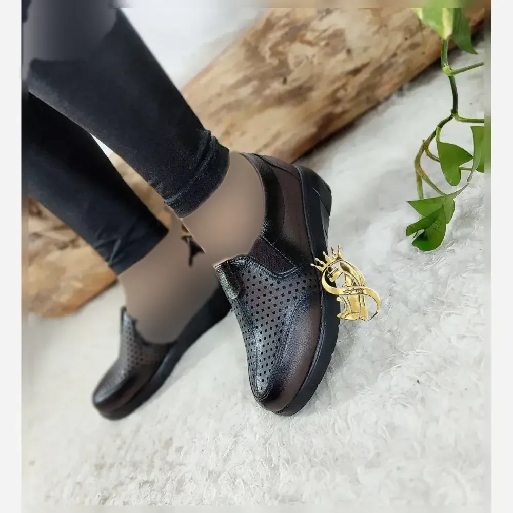 کفش طبی زنانه مدل جیتو چرم صنعتی مشکی و قهوه ای سایز 37