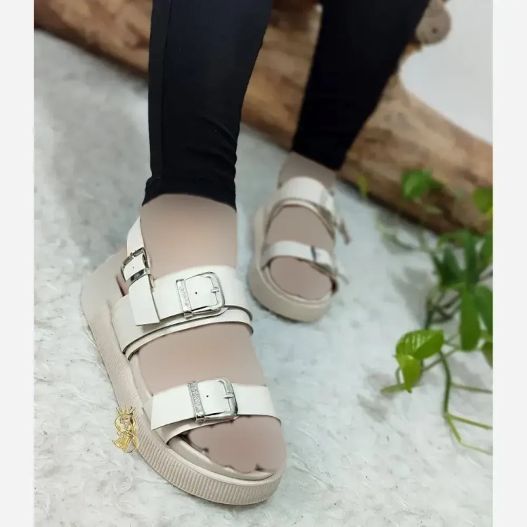 صندل طبی زنانه مدل سه سگک چرم صنعتی رویه چرم رنگ عسلی و کرم