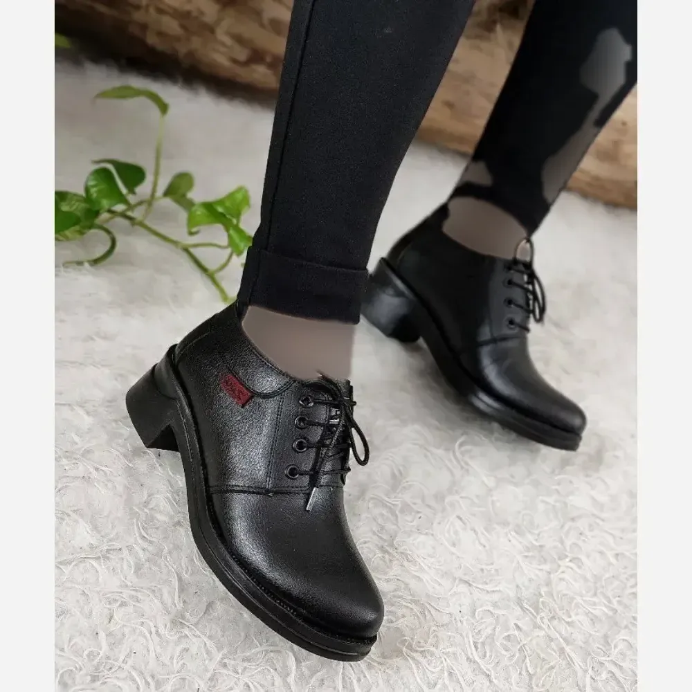 کفش طبی زنانه چرم صنعتی مدل لبخند رنگ مشکی