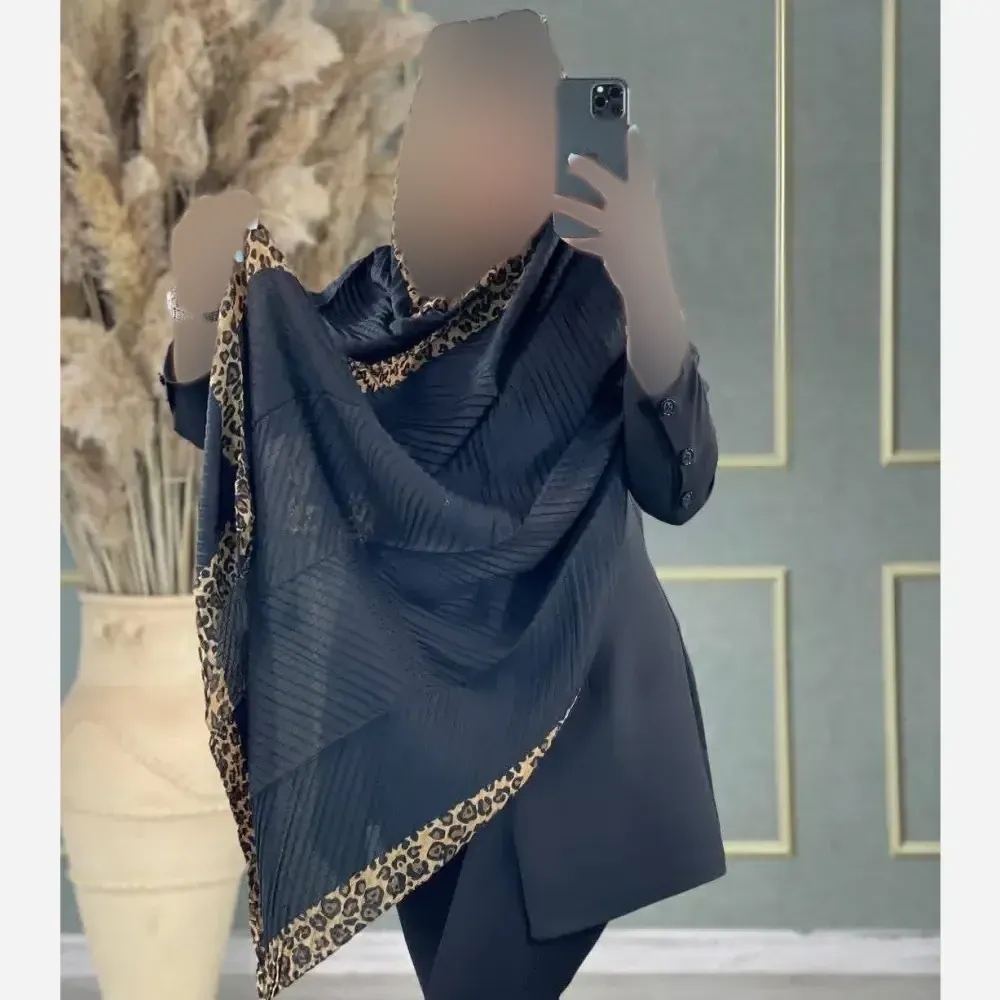 شال حاشیه پلنگی مشکی جنس پلیسه ریز ابعاد 60 در 180 سانتیمتر