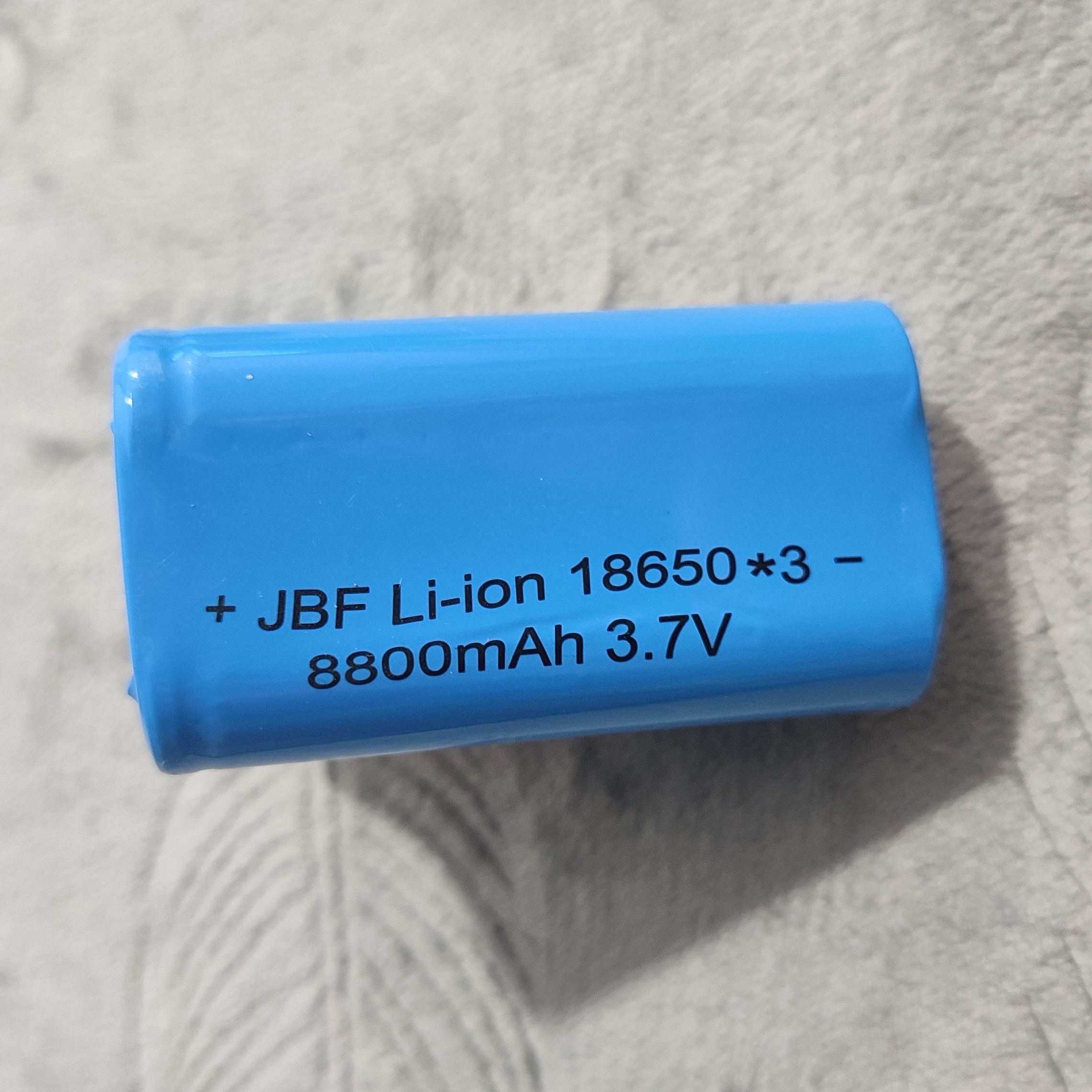 باتری لیتیومی شارژی 3 سل رویلانگ ظرفیت 9800 میلی آمپر قابل شارژ ( گناوه مارکت )