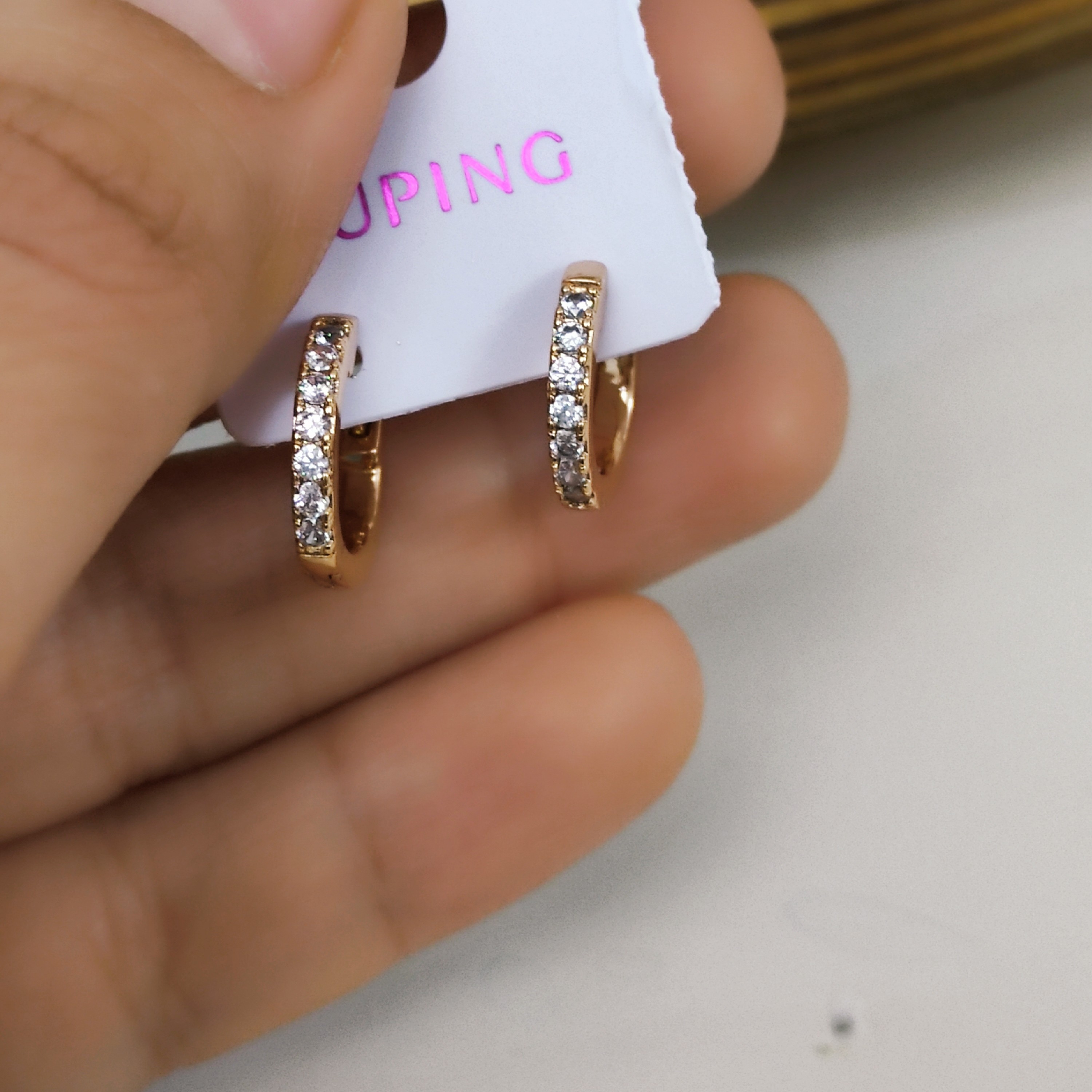 گوشواره ژوپینگ حلقه یک ردیف نگین برترین برند بدلیجات مشابه طلا اکسسوری خاص زیورآلات دخترانه وزنانه کادو وهدیه