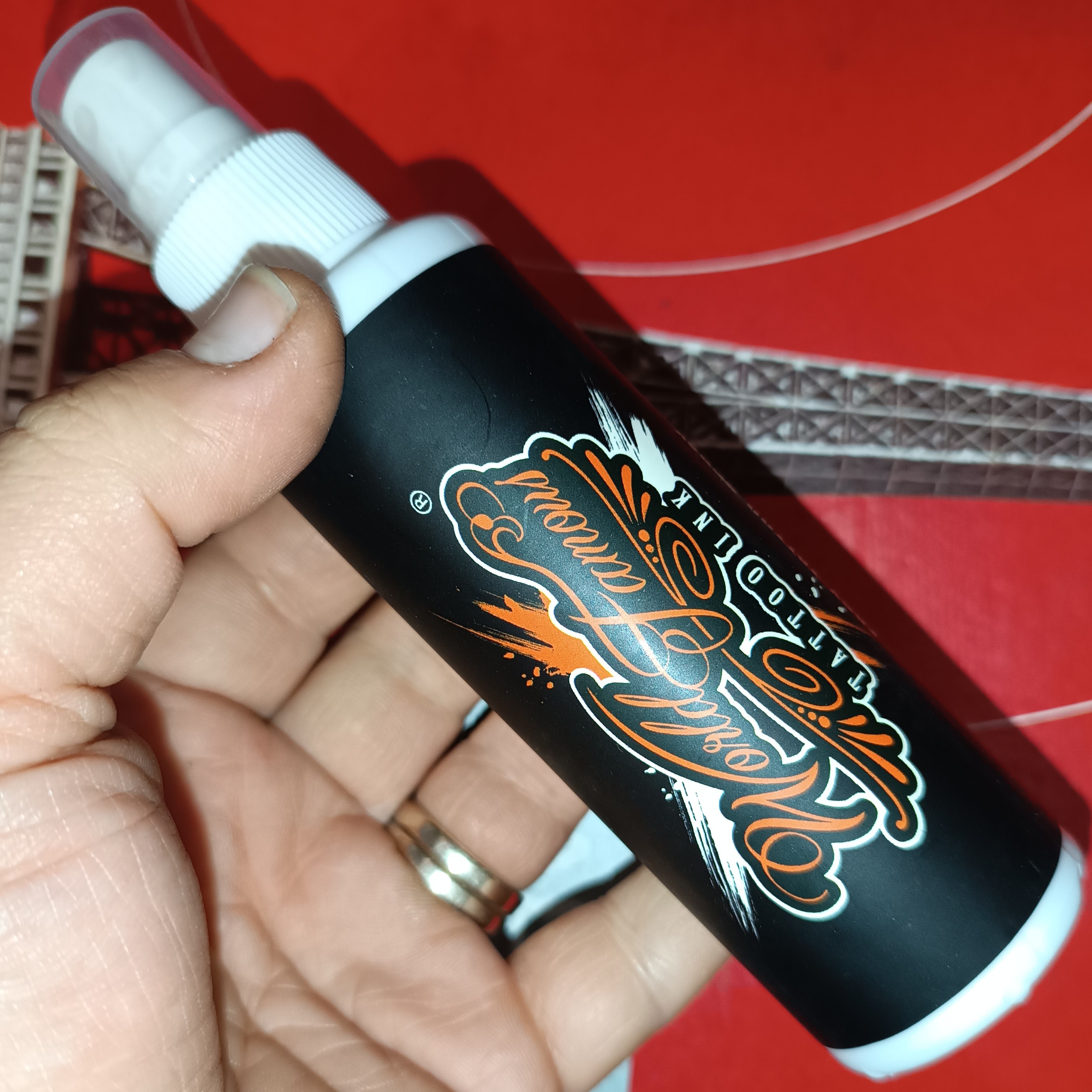 اسپری ایزی تاتو موقت 125 میل اسپری خالکوبی موقت easy tato اسپری طراحی روی پوست خالکوبی موقت اسپری تتو بدن برچسبی