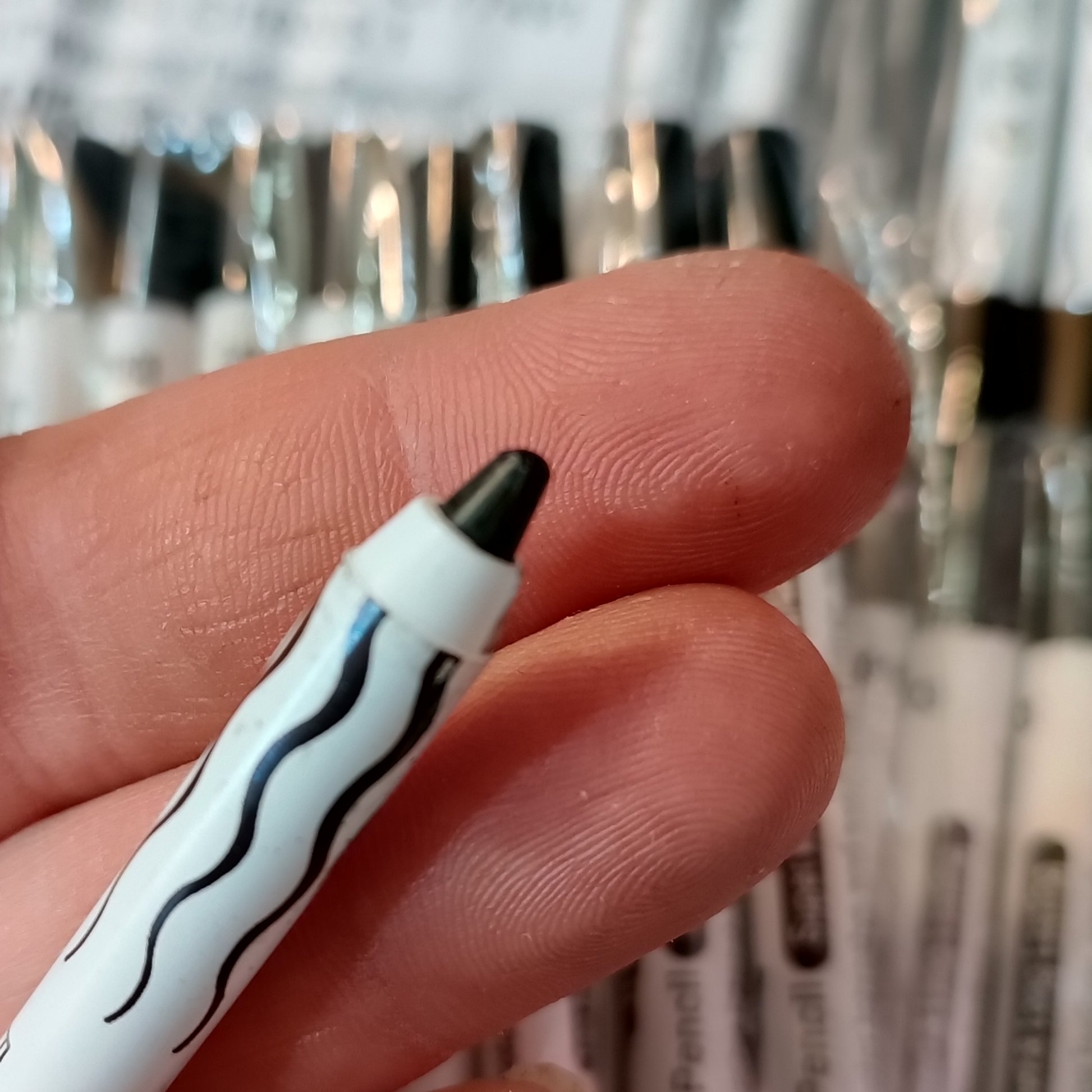 مداد چشم ضد آب بل مات matt bell eyeliner خط چشم
