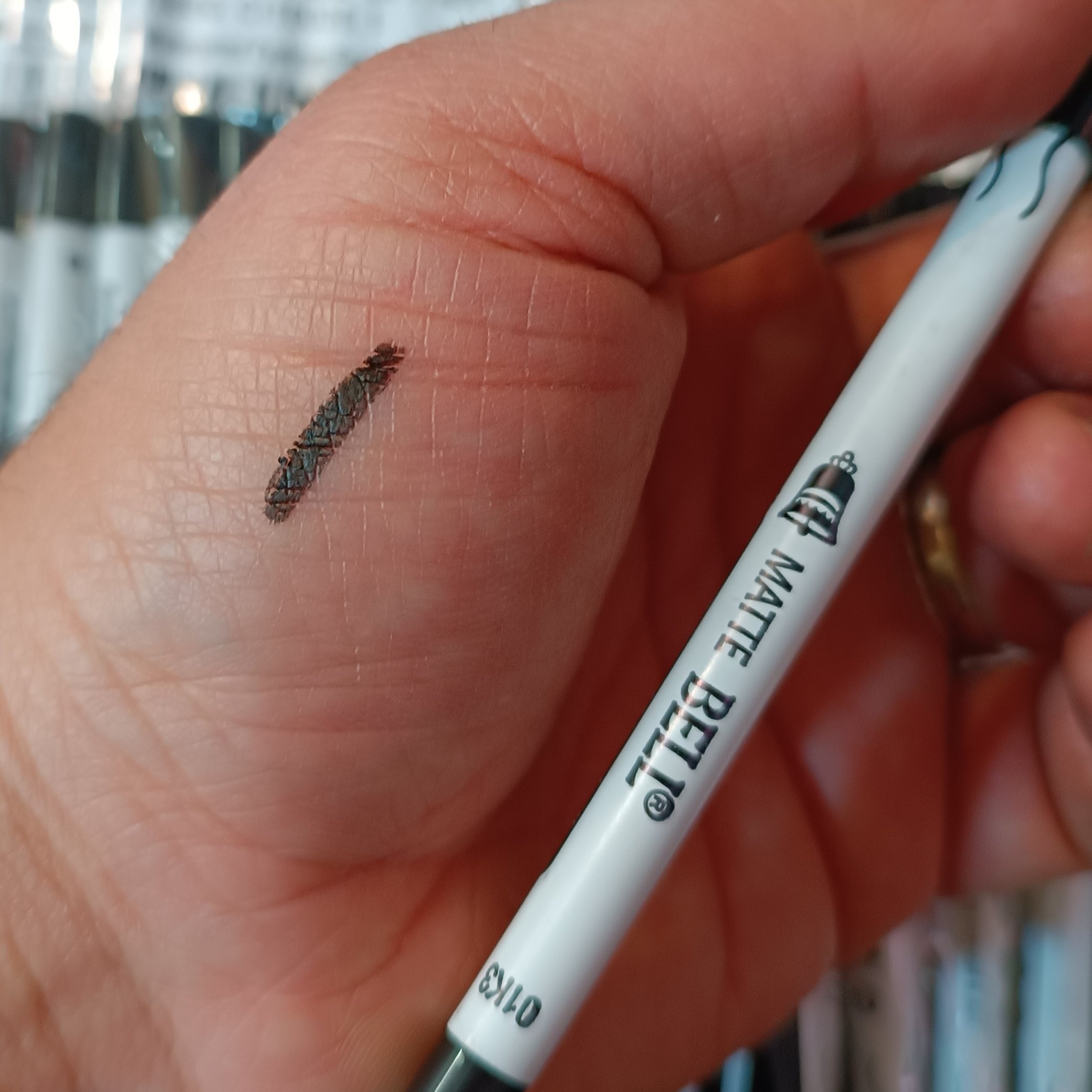 مداد چشم ضد آب بل مات matt bell eyeliner خط چشم